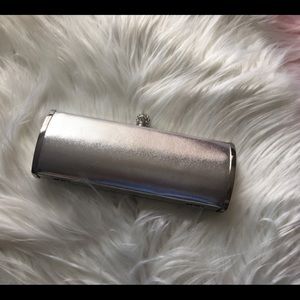 Silver clutch with round rhinestone clasp